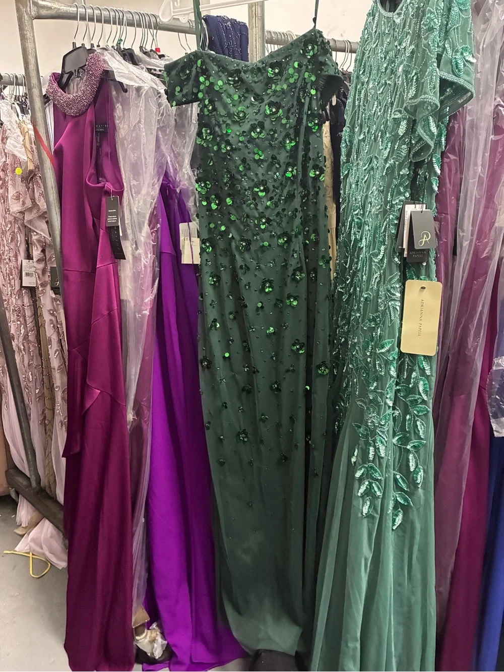 Adrianna Papell SZ 4 NWT Emerald Green Sequin Off Shoulder Formal Gown GALA MOB